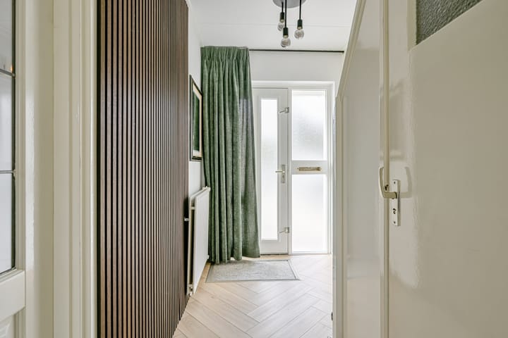 Photo 7 of Burgemeester Pierhagenlaan 19