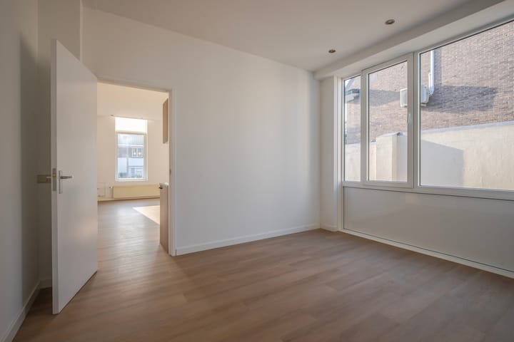 Photo 8 of Rosendaalsestraat 467-1