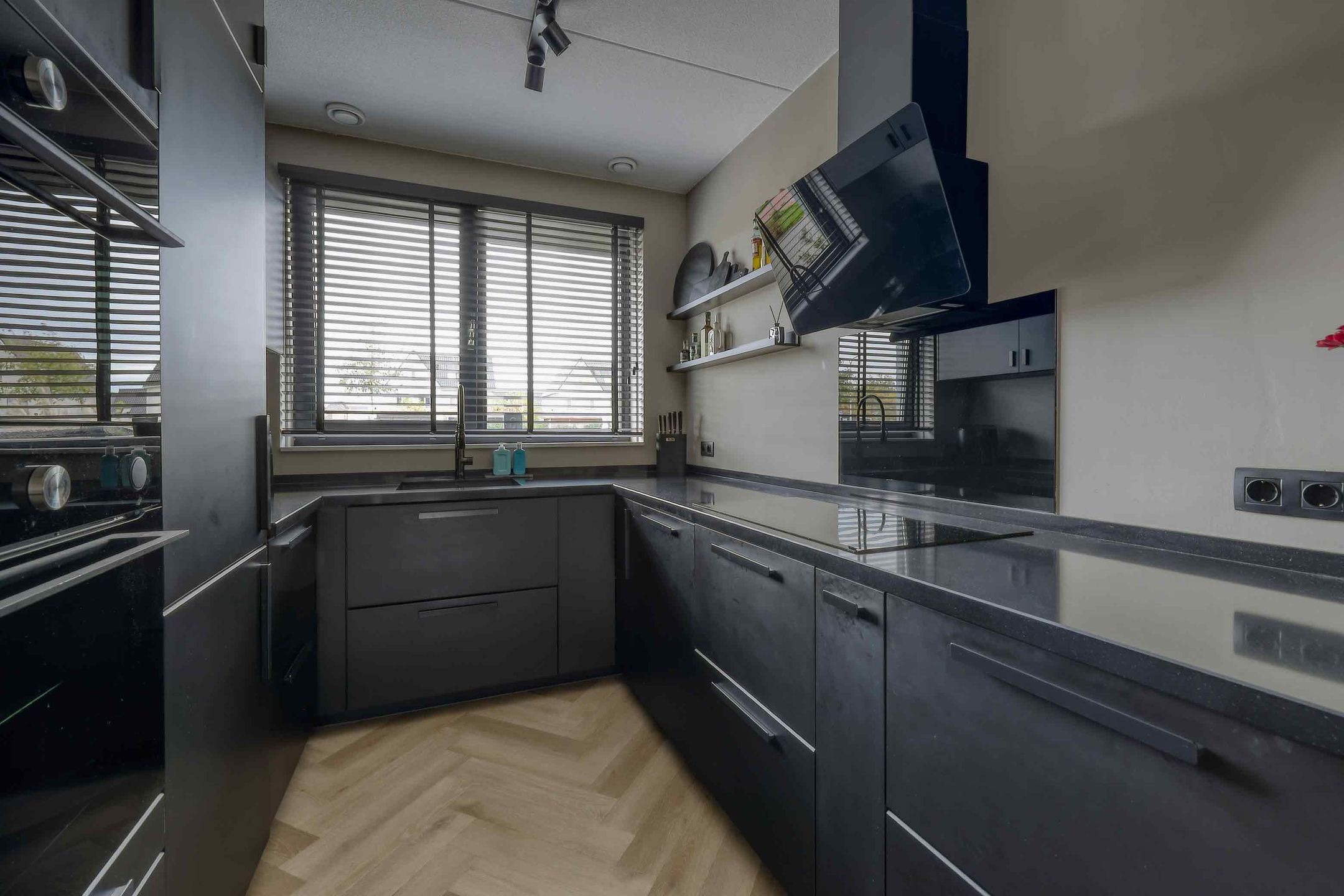 Photo 3 of De Ontmoeting 6