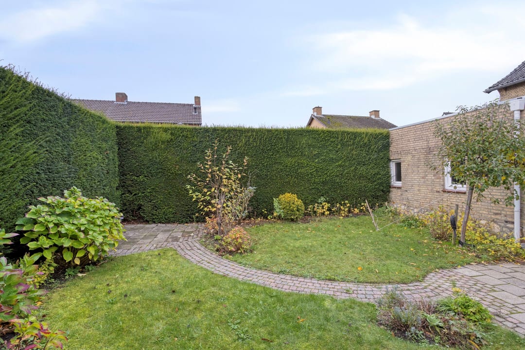 Photo 32 of Julianalaan 40