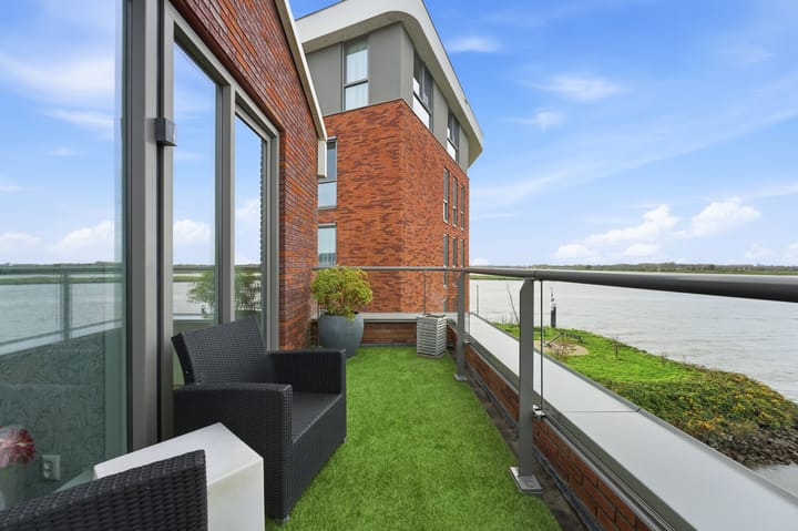 Photo 60 of Botter 55