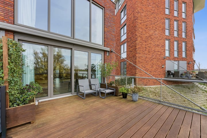 Photo 67 of Botter 55