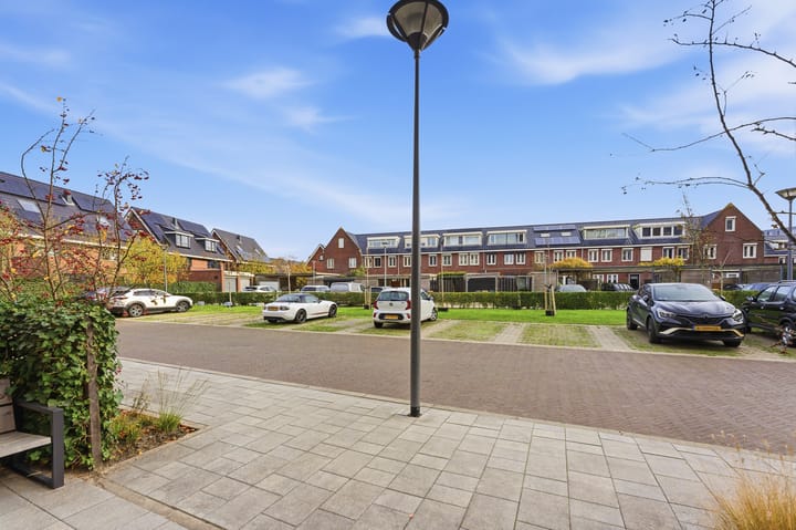 Photo 66 of Botter 55