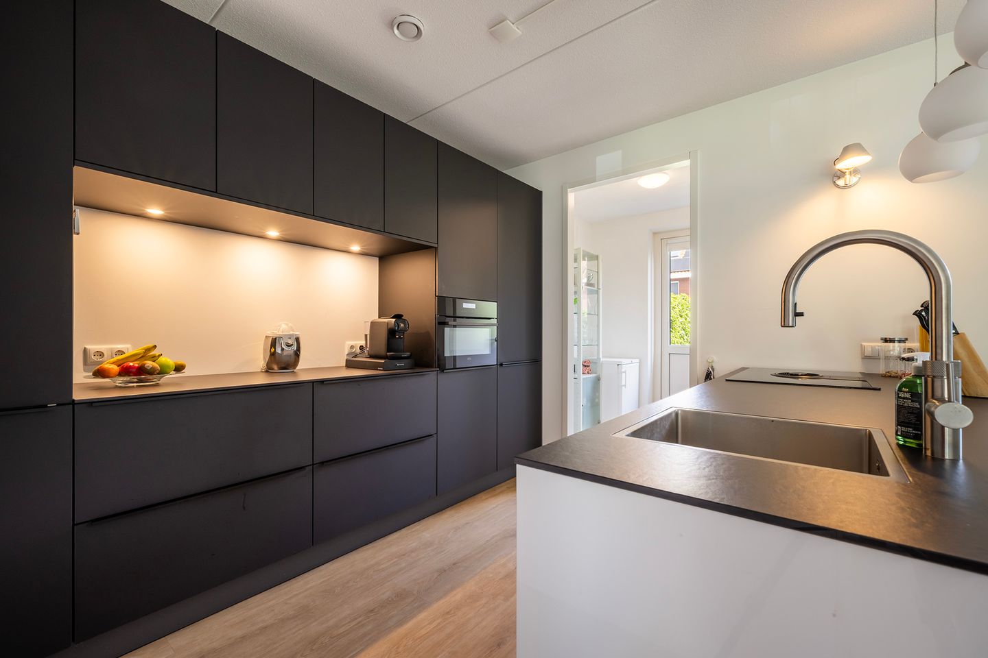 Photo 10 of Tesselschadestraat 54