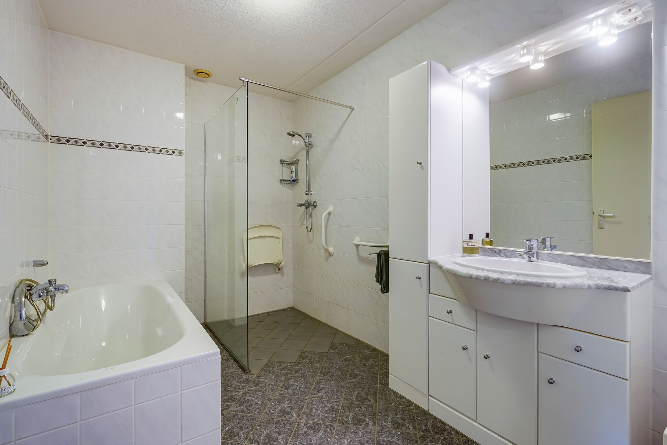 Photo 21 of Hellendaalweg 22