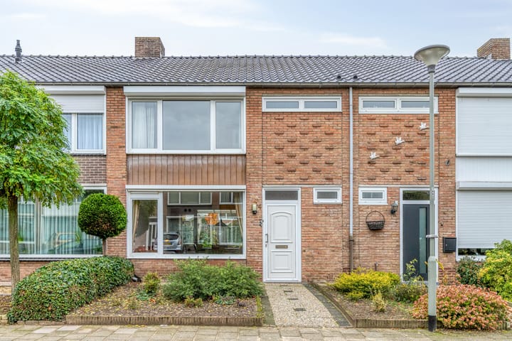 Photo 2 of Churchillstraat 4