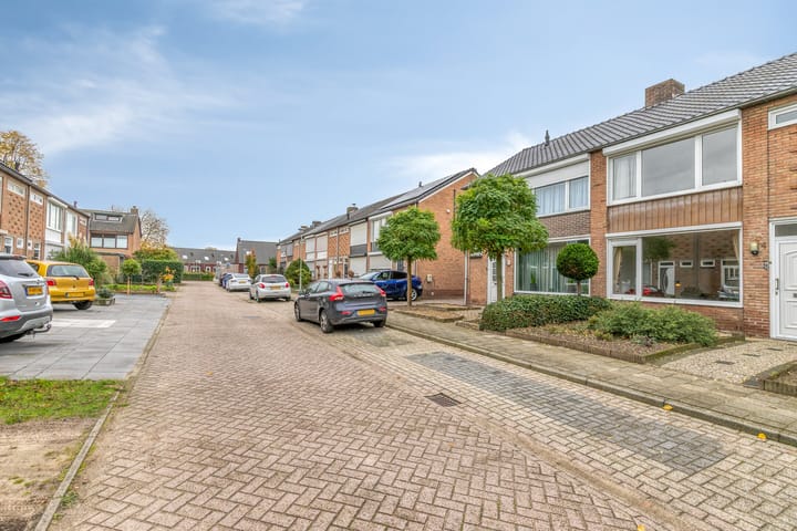 Photo 4 of Churchillstraat 4