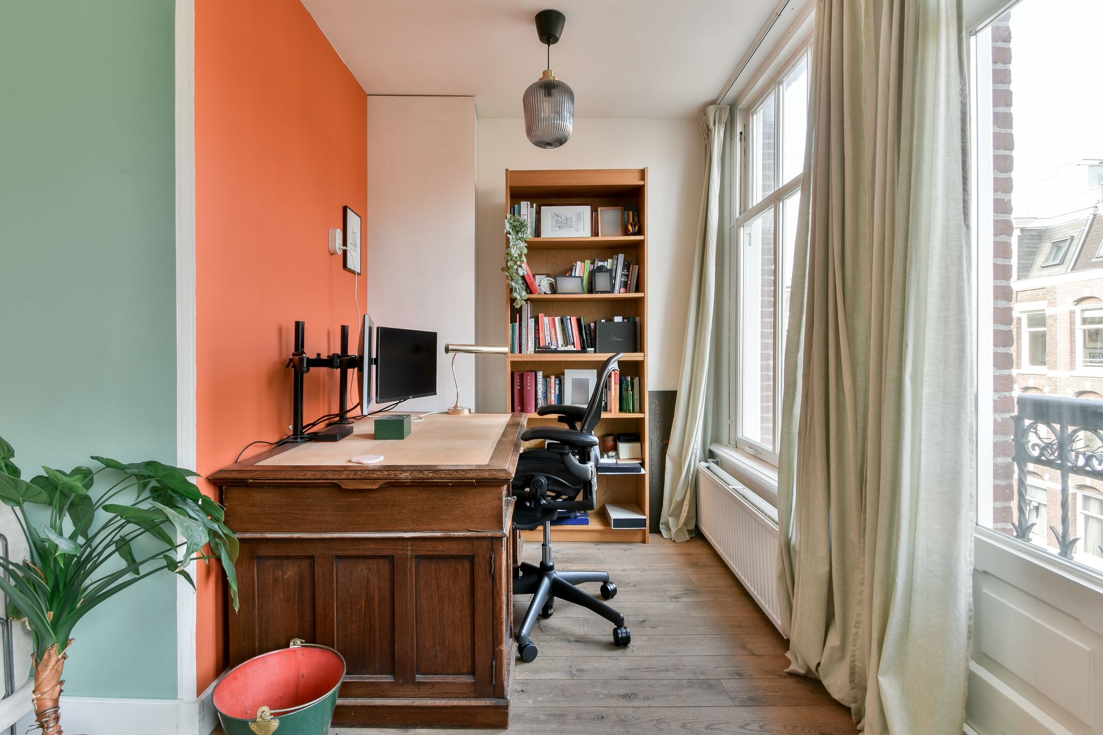 Photo 9 of Brederodestraat 21-3