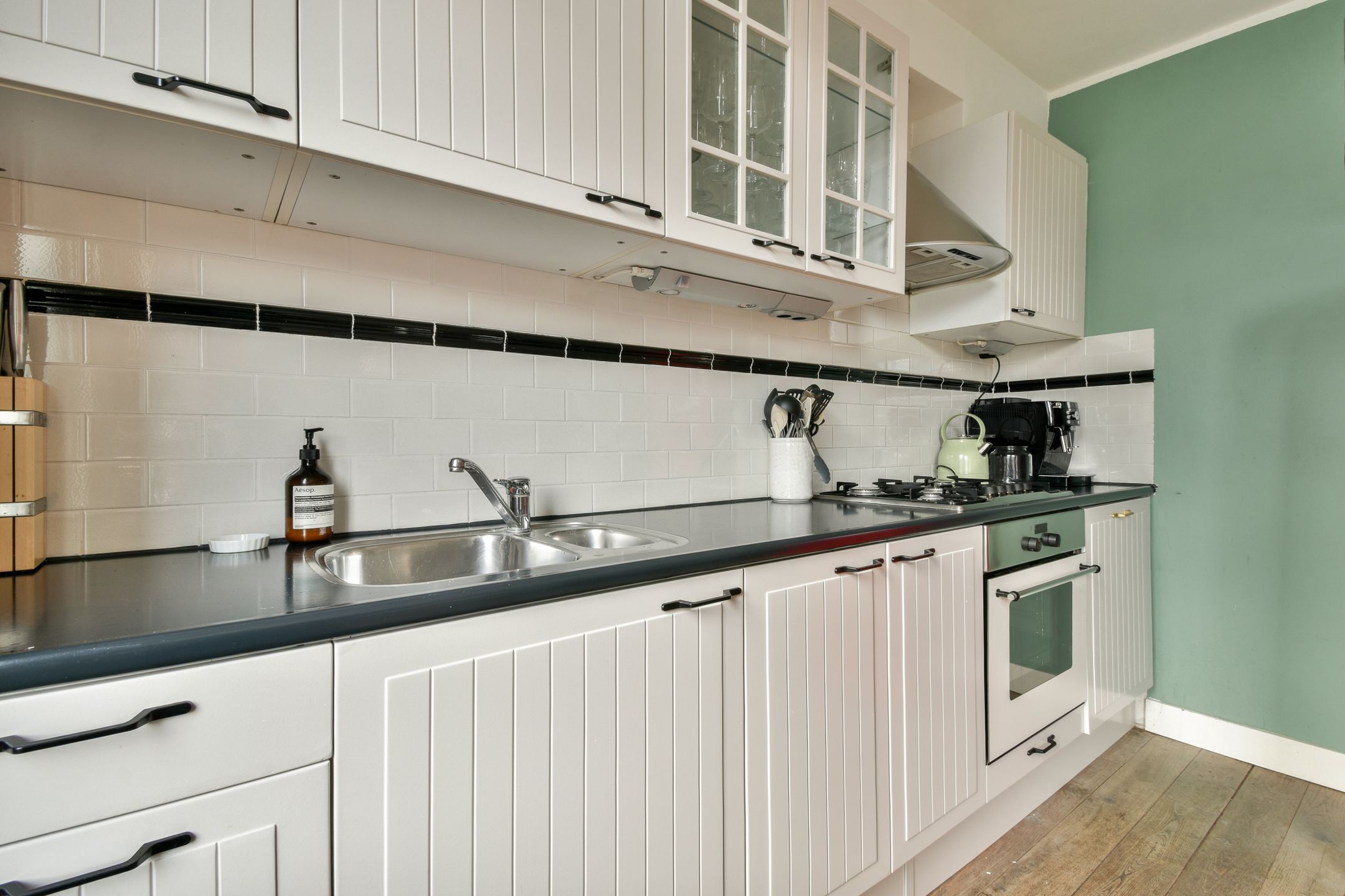 Photo 12 of Brederodestraat 21-3