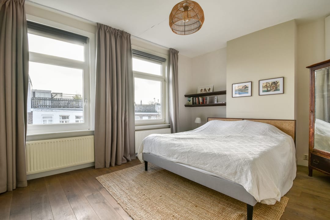 Photo 16 of Brederodestraat 21-3