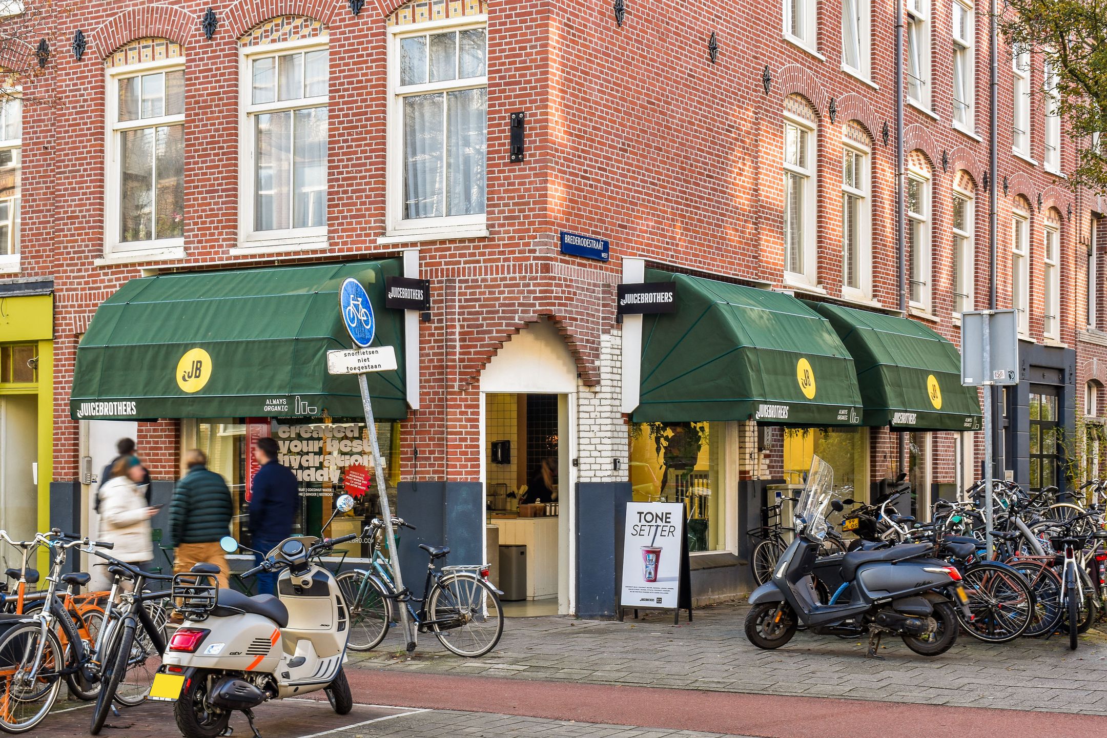 Photo 30 of Brederodestraat 21-3