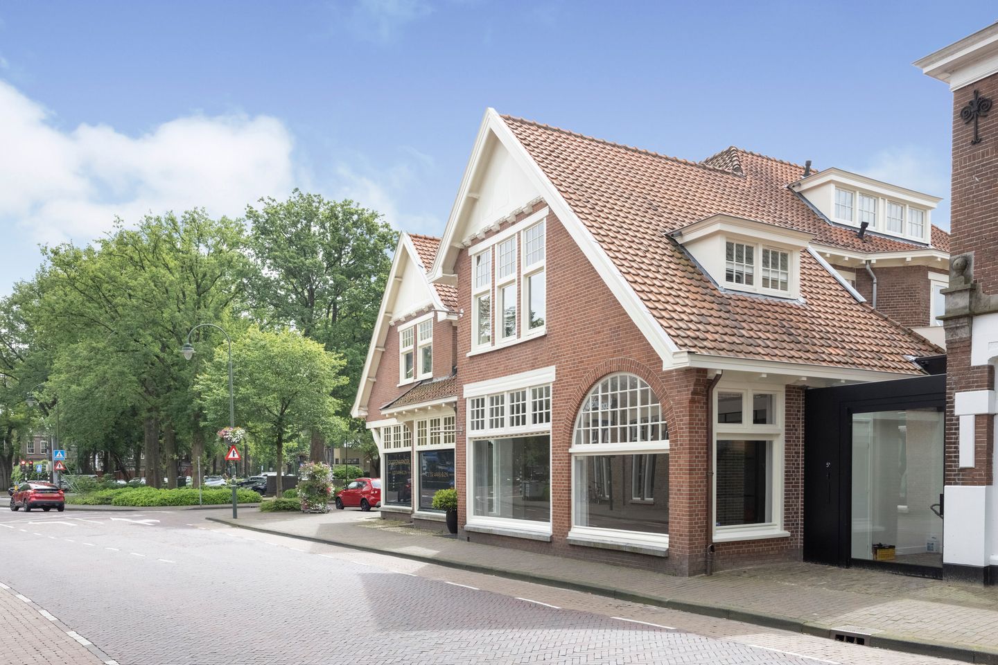 View photo 1 of Burgemeester van Nispen van Sevenaerstraat 5