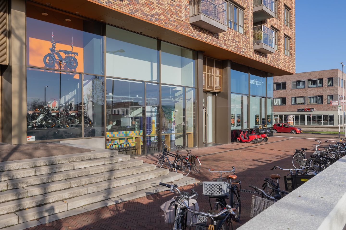 Bekijk foto 1 van Stationsplein 13