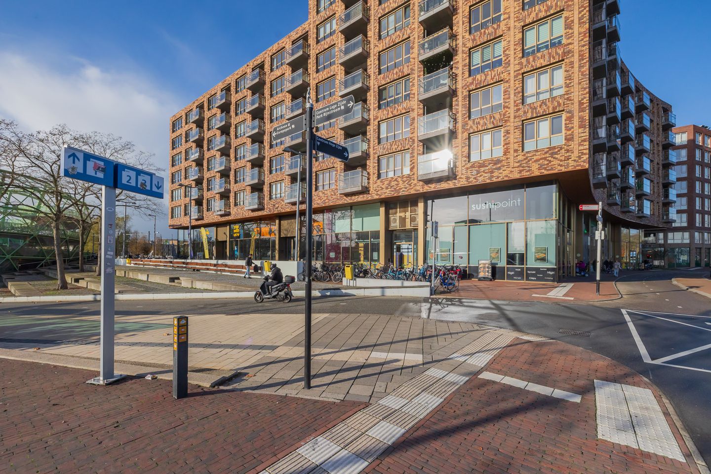 Bekijk foto 2 van Stationsplein 13