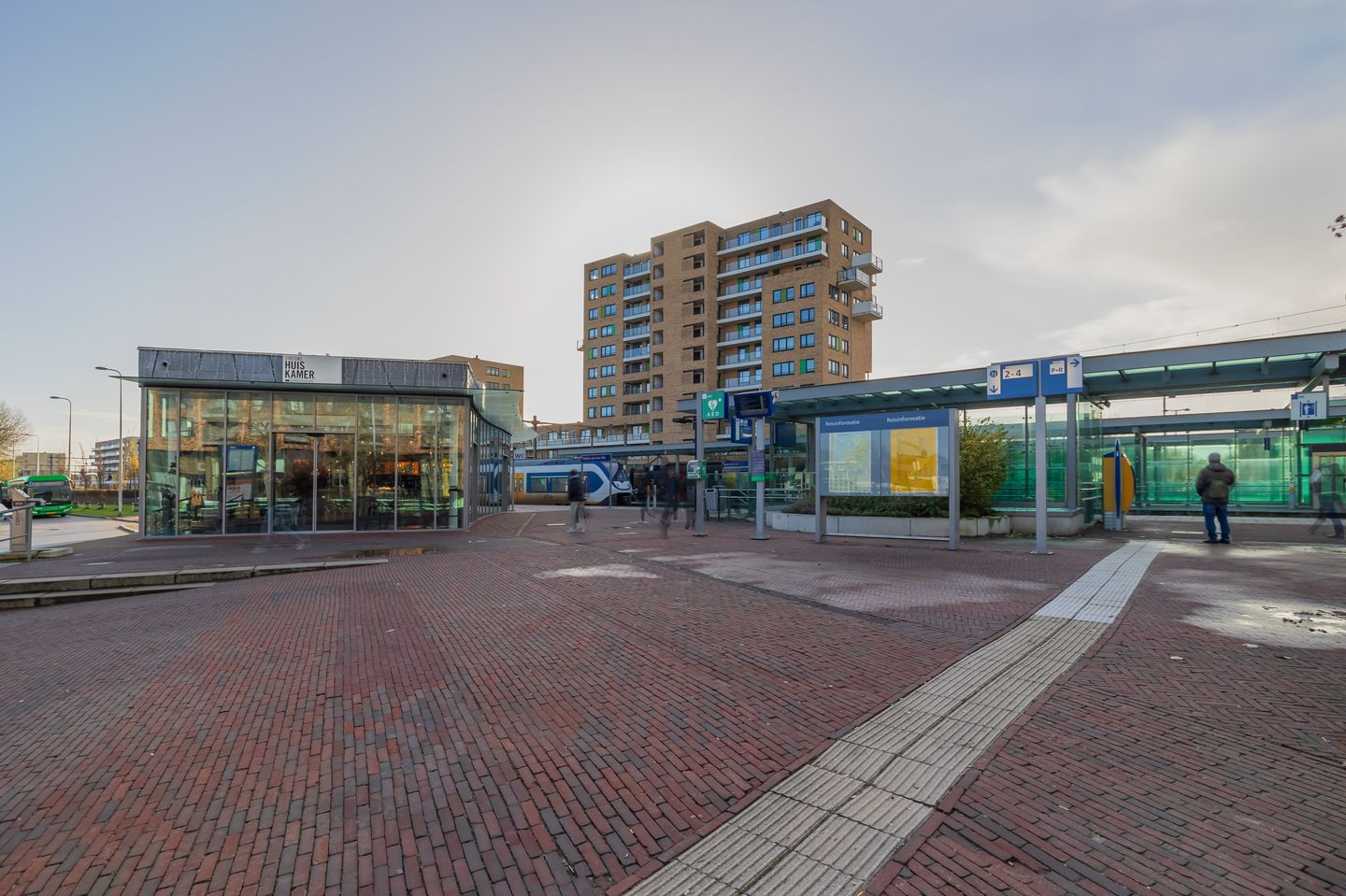 Bekijk foto 5 van Stationsplein 13