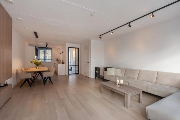 Photo 11 of Anna Ruyschstraat 19