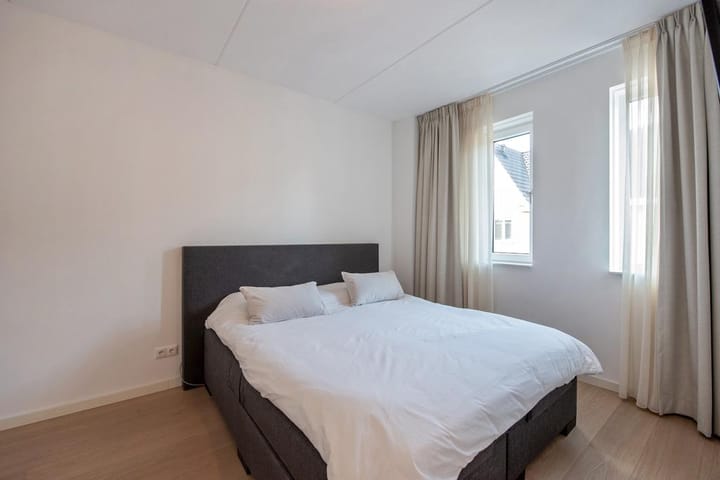 Photo 21 of Anna Ruyschstraat 19