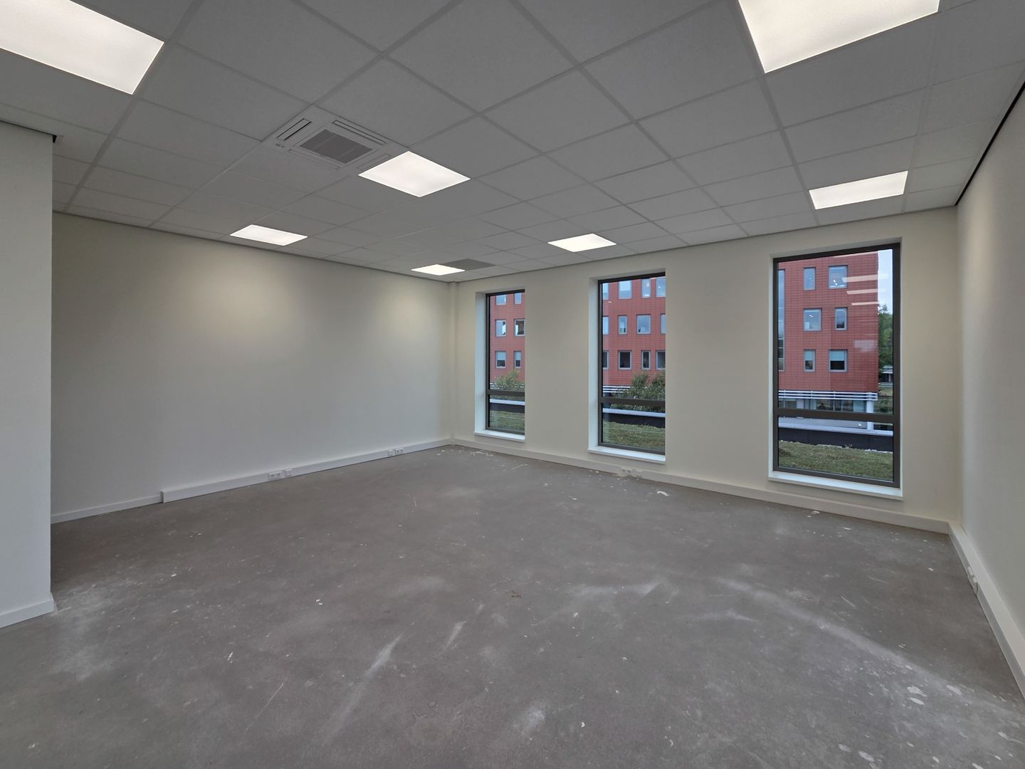 View photo 4 of Klipperaak 301