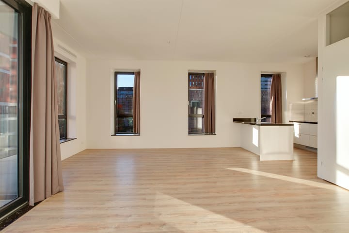 Foto 4 van Rosy Wertheimstraat 14-B