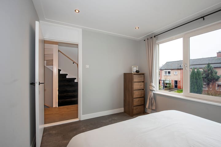 Foto 13 van Meindert Hobbemastraat 6