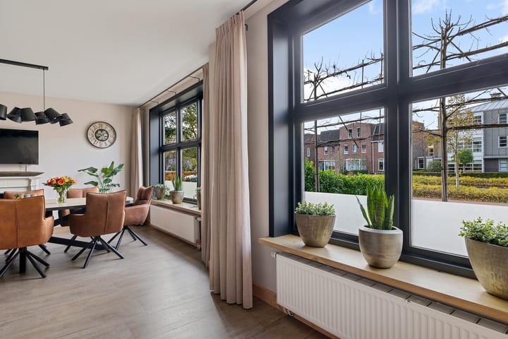 Foto 10 van Burg van der Lelysingel 13