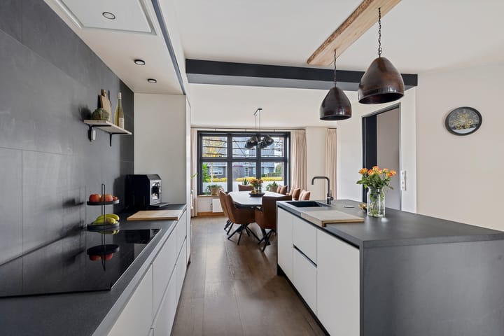 Foto 16 van Burg van der Lelysingel 13