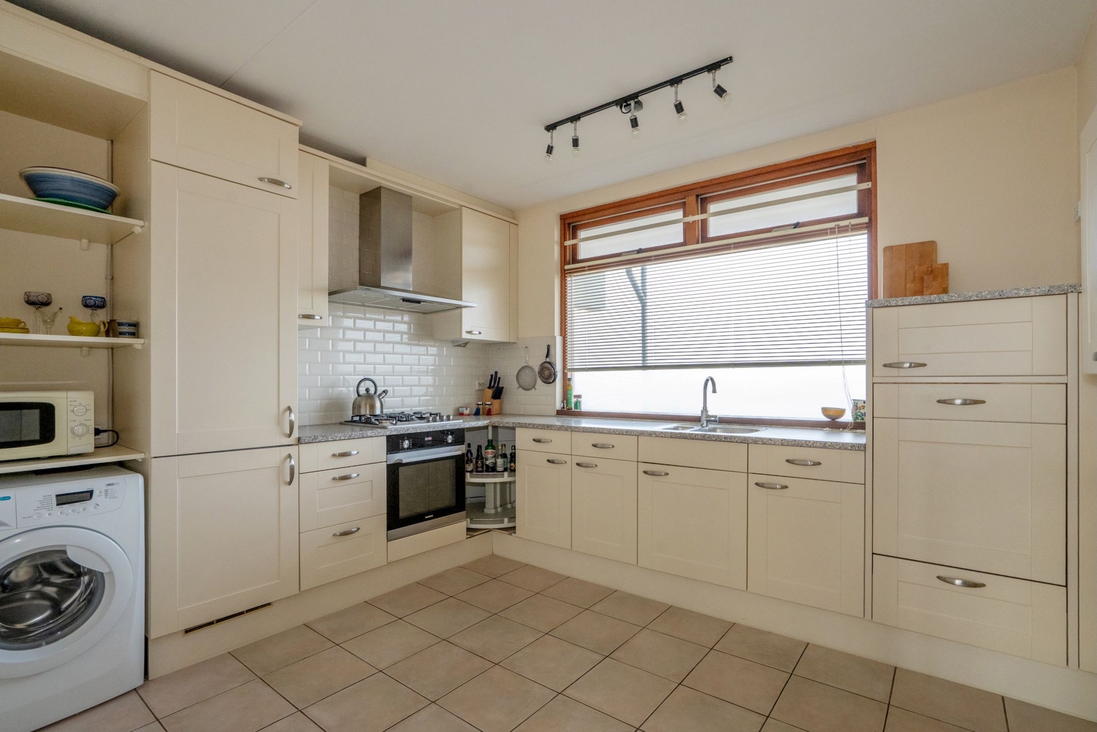 Photo 18 of Sirtemastraat 334