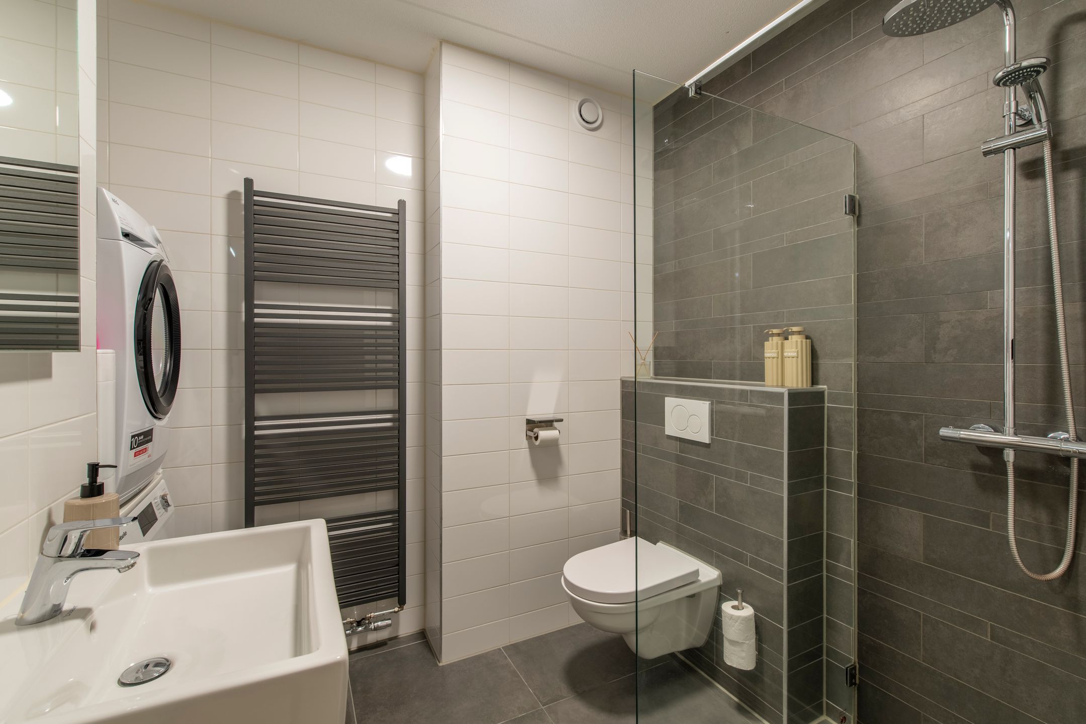 Photo 15 of H.F. Wakemanstraat 4