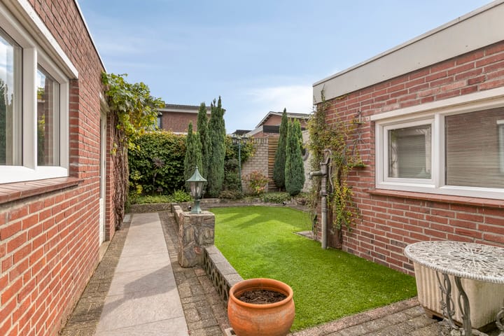 Foto 38 van Westerholtstraat 17