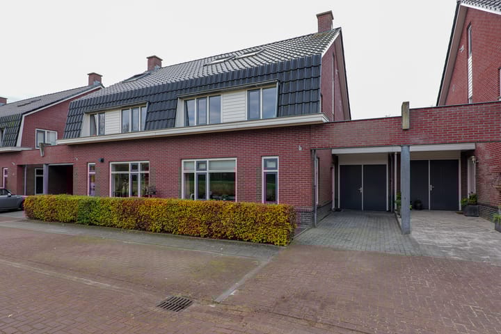 Photo 2 of Kamperfoeliehof 5-A