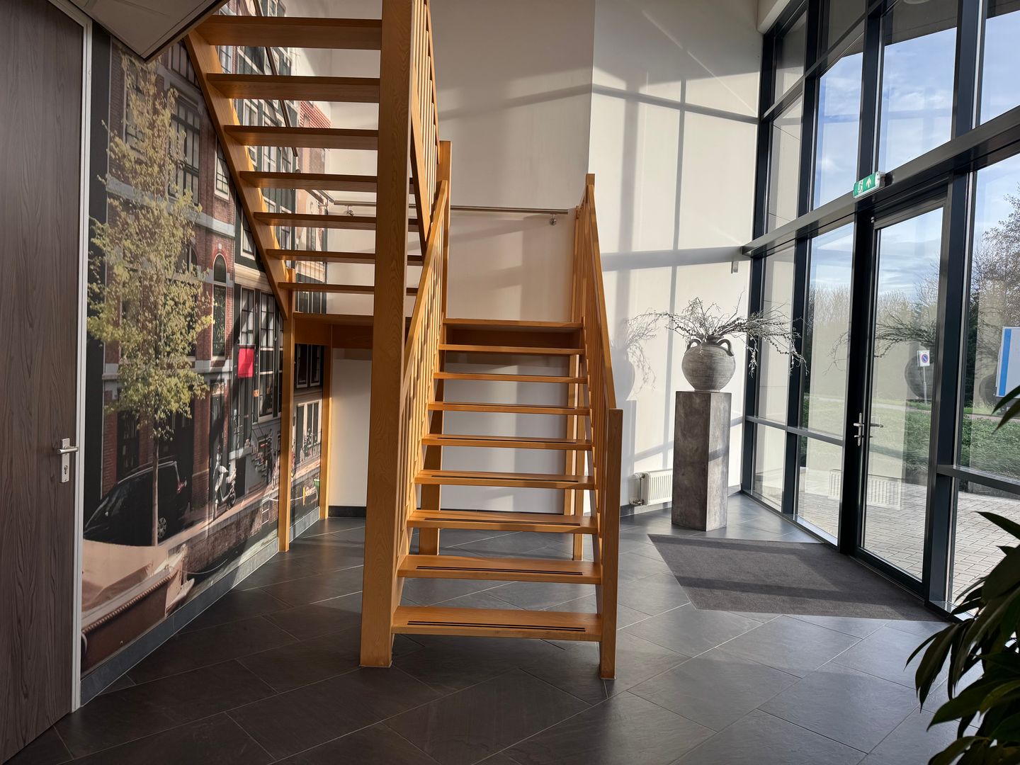 View photo 3 of Rak 24