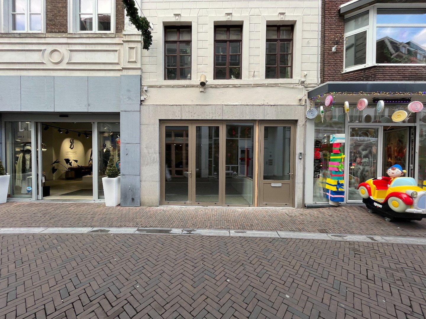 View photo 2 of Limbrichterstraat 15