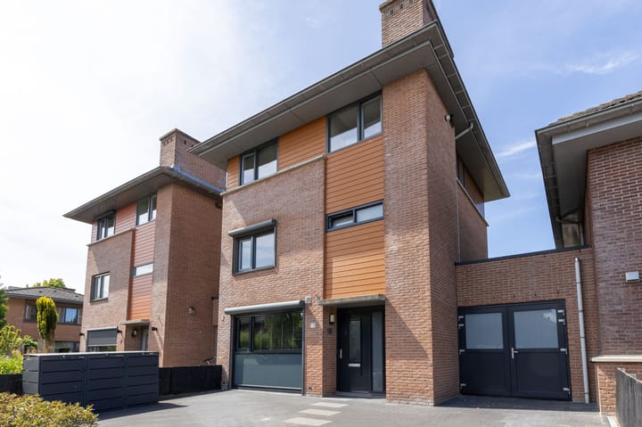 John Raedeckerhof 13 main image