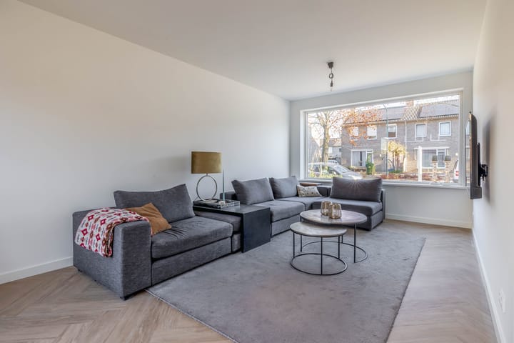 Photo 2 of Corvus 12