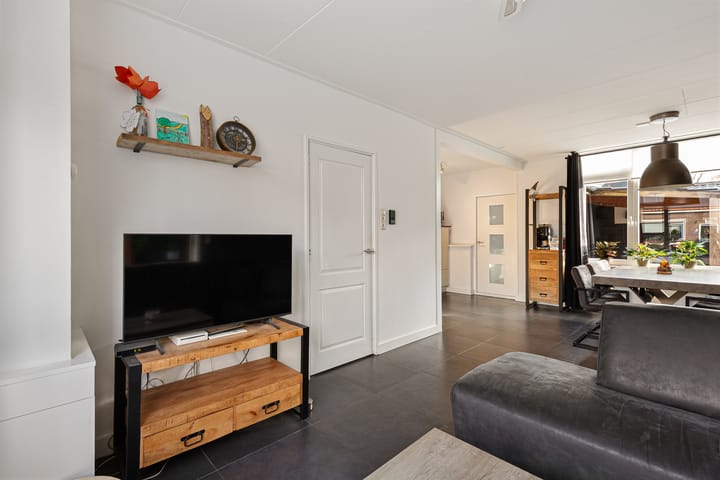 Photo 3 of Lege Leane 10