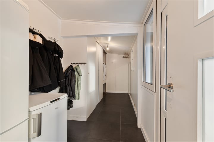 Photo 14 of Lege Leane 10