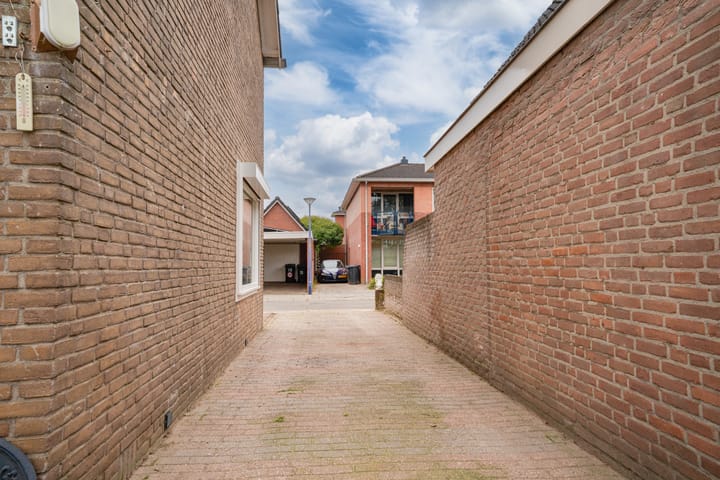 Foto 44 van Claudius Civilisstraat 9