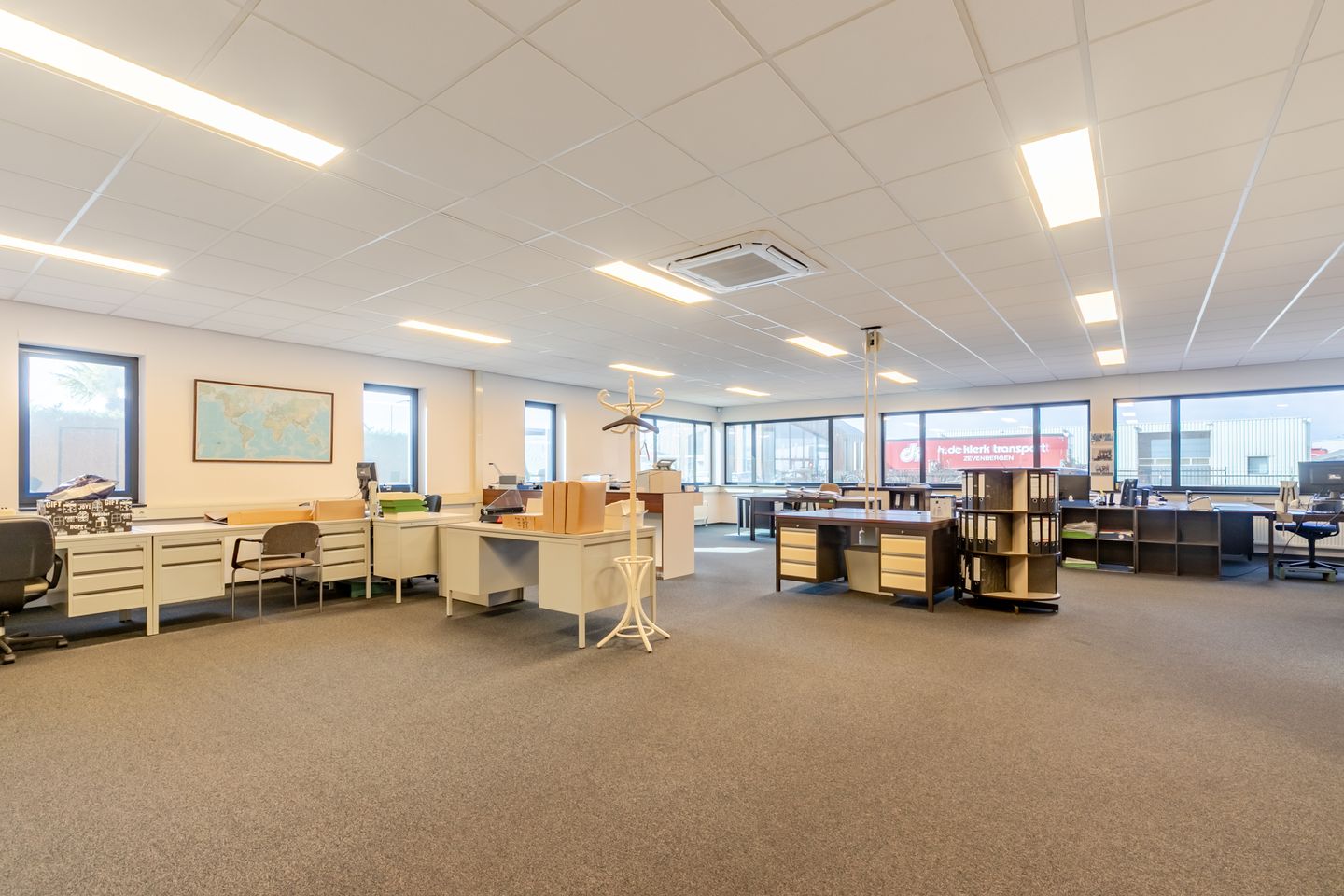 View photo 4 of Schoenmakerij 3