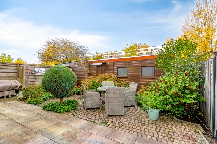 Photo 4 of Karmozijnhof 2