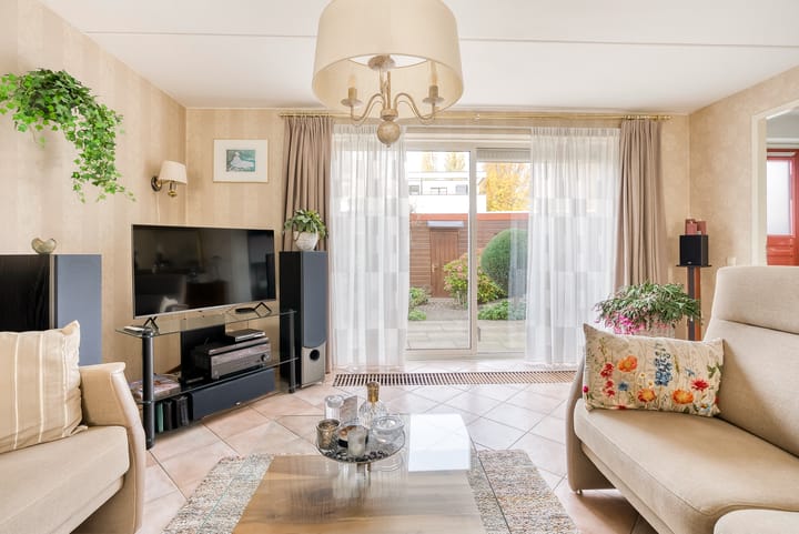 Photo 8 of Karmozijnhof 2