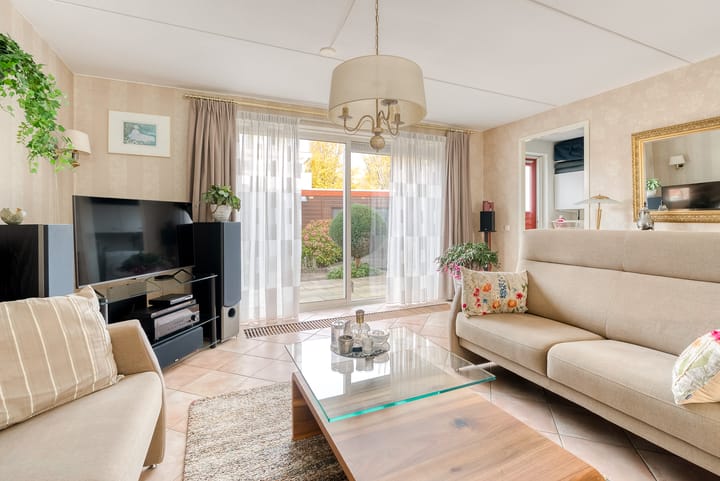 Photo 9 of Karmozijnhof 2