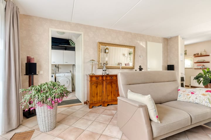 Photo 10 of Karmozijnhof 2