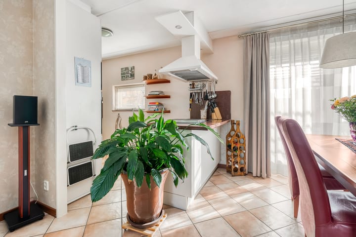 Photo 15 of Karmozijnhof 2