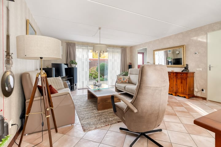 Photo 21 of Karmozijnhof 2