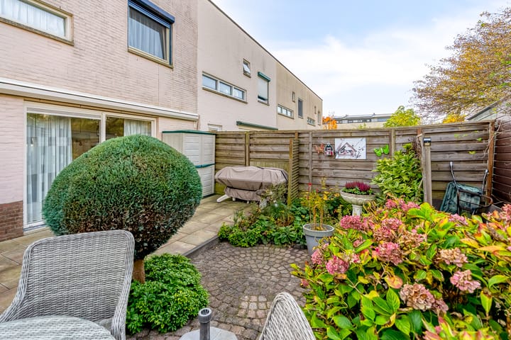 Photo 46 of Karmozijnhof 2