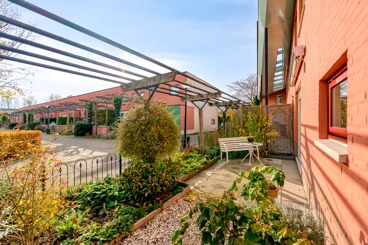 Photo 51 of Karmozijnhof 2