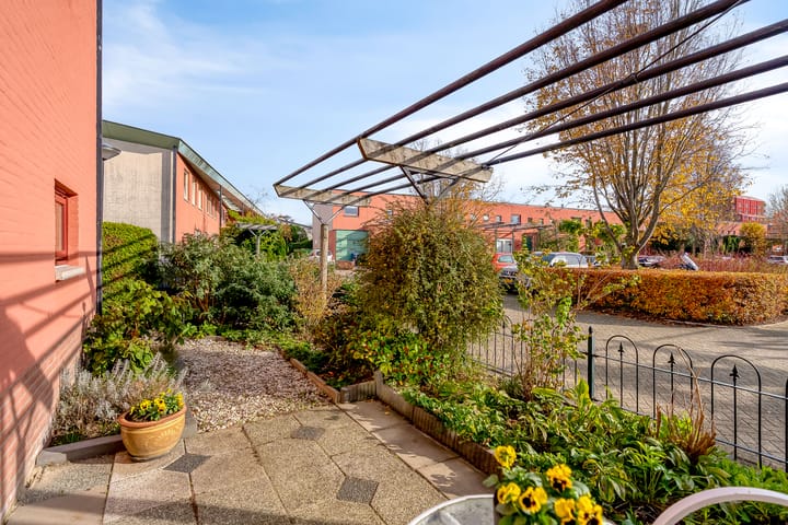 Photo 54 of Karmozijnhof 2