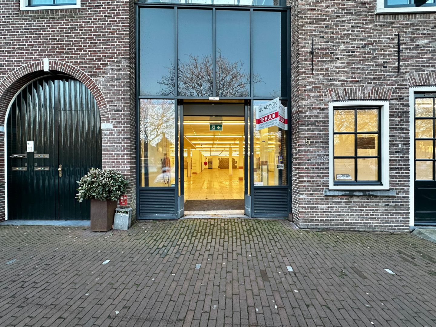 View photo 3 of Weerwal 5