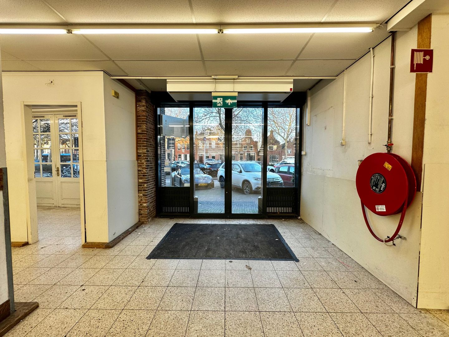 View photo 4 of Weerwal 5