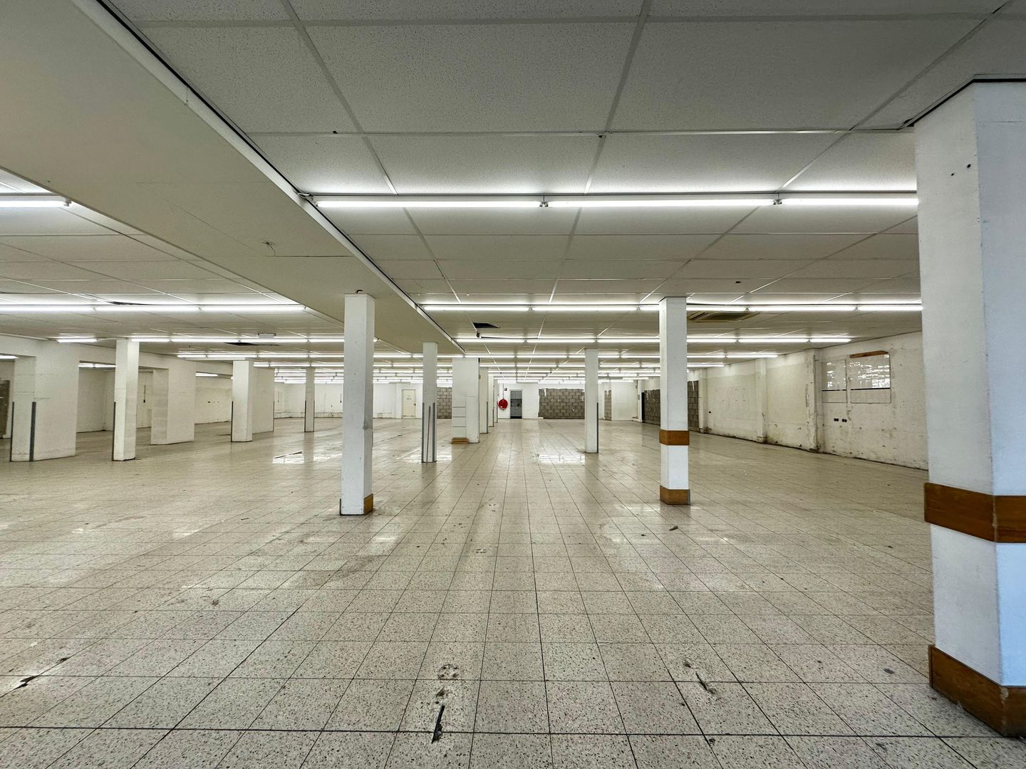 View photo 5 of Weerwal 5